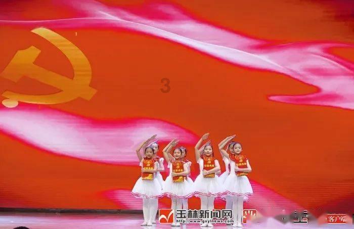 英国文学经典《烈火情人》：禁忌之恋与伦理审判的悲壮挽歌，感动心灵的故事